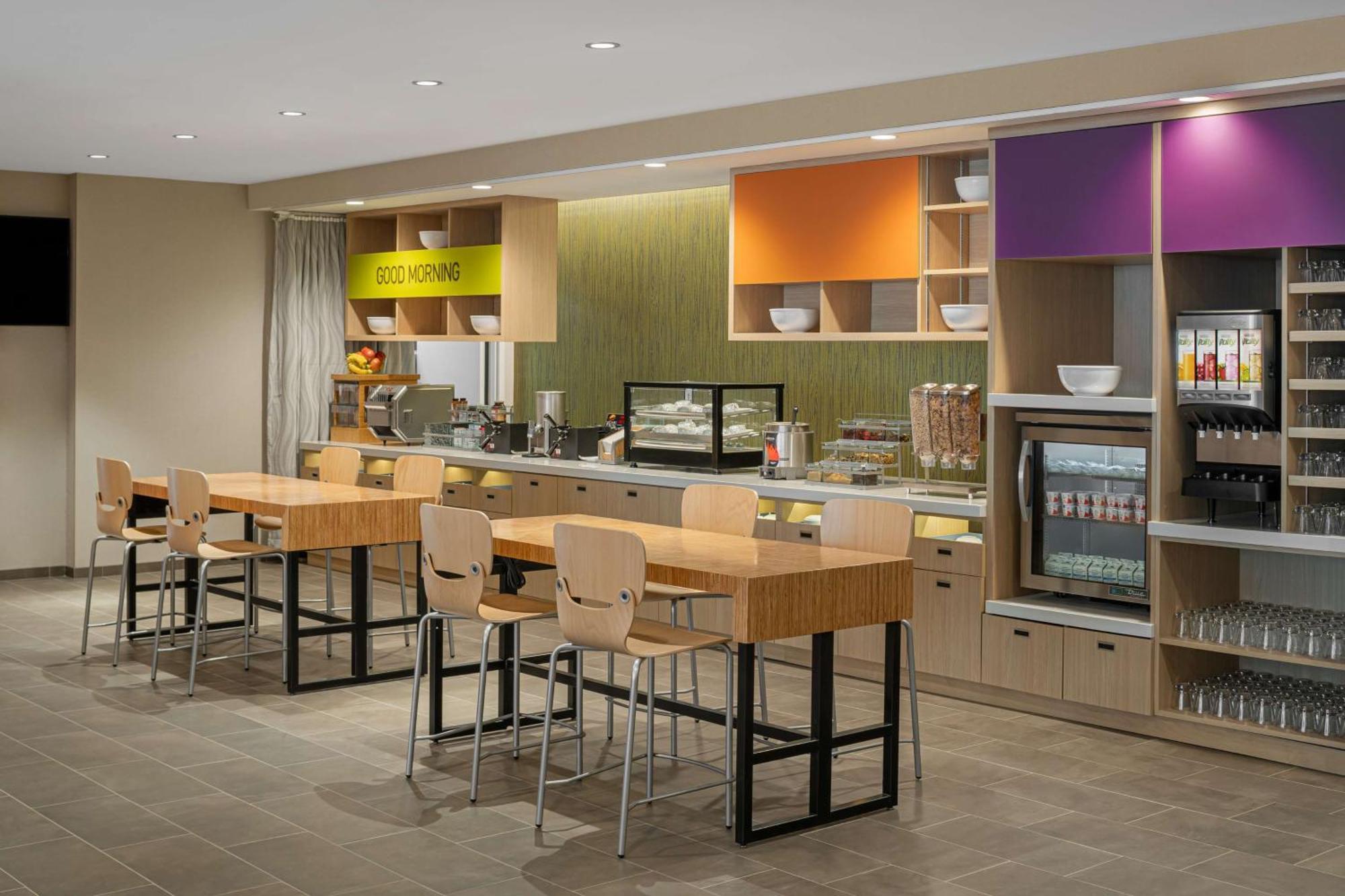Home2 Suites By Hilton Des Moines At Drake University Ngoại thất bức ảnh