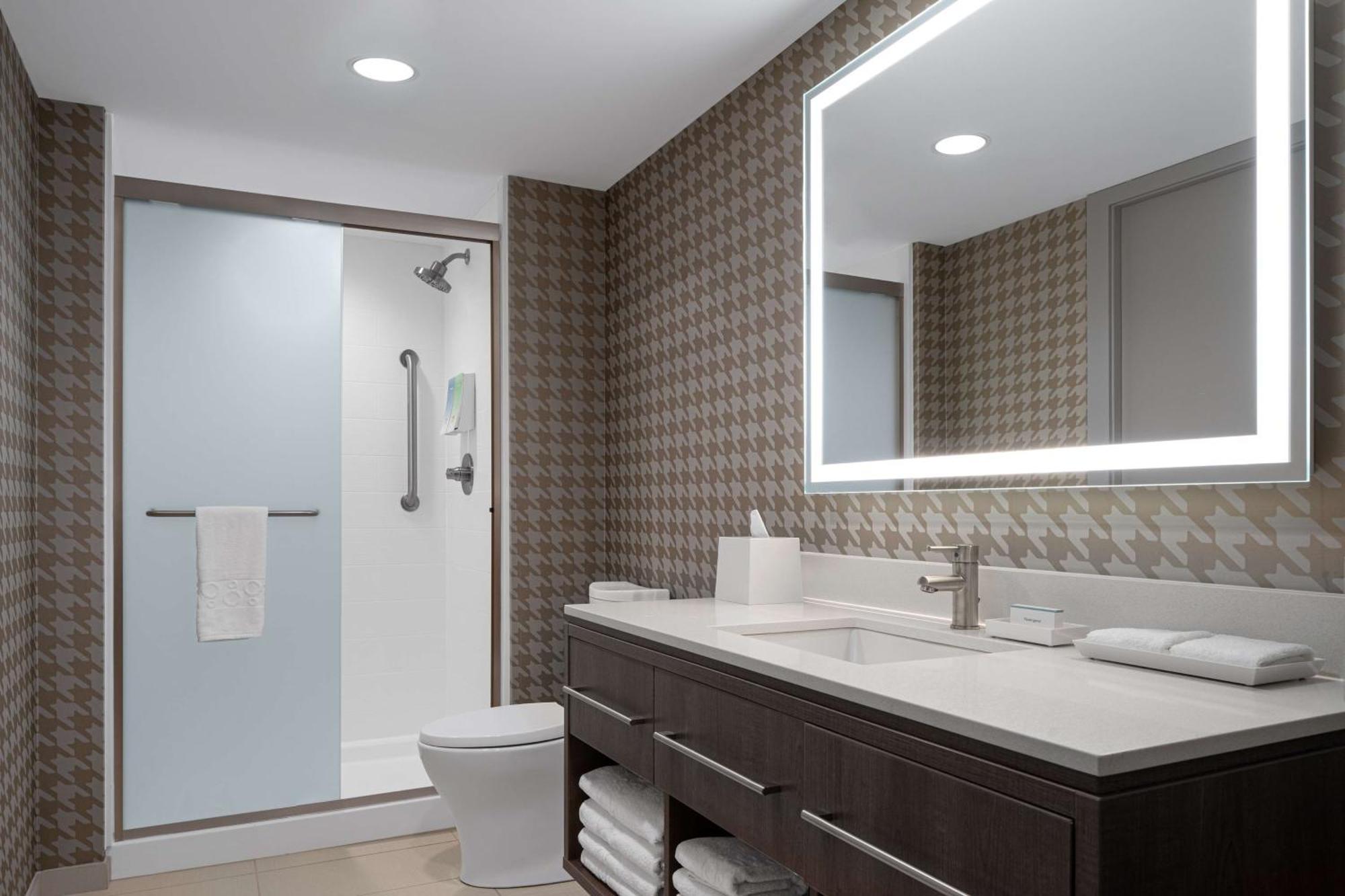 Home2 Suites By Hilton Des Moines At Drake University Ngoại thất bức ảnh