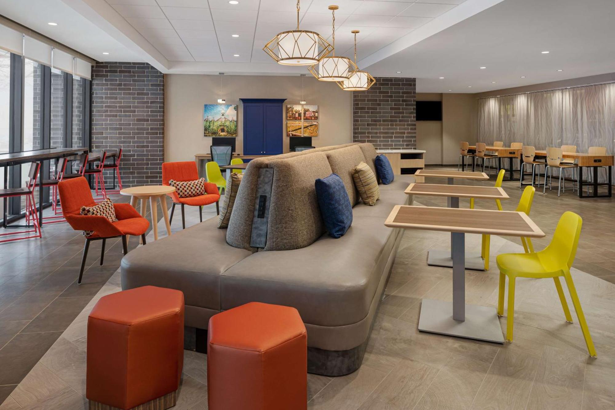 Home2 Suites By Hilton Des Moines At Drake University Ngoại thất bức ảnh