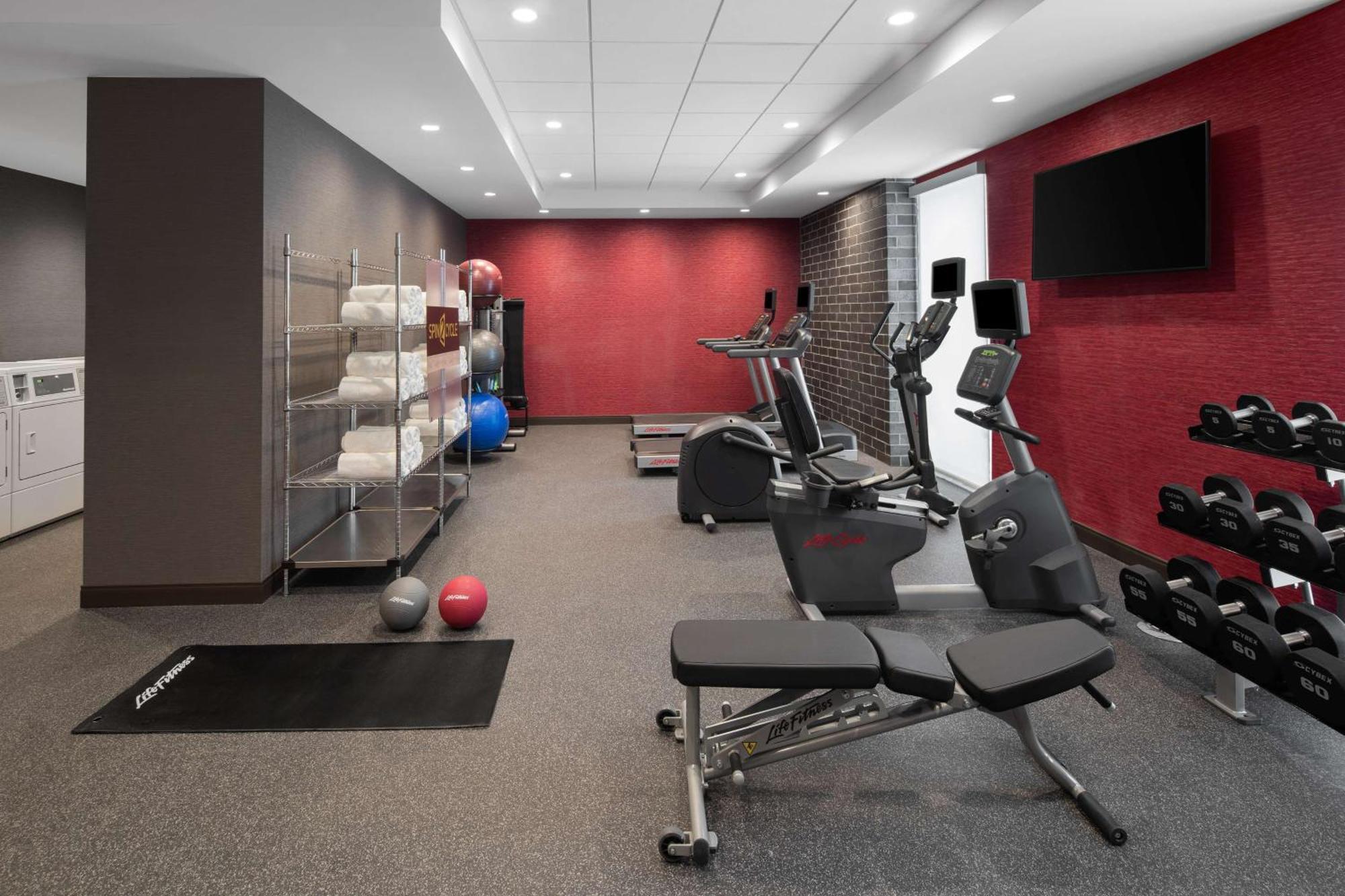 Home2 Suites By Hilton Des Moines At Drake University Ngoại thất bức ảnh