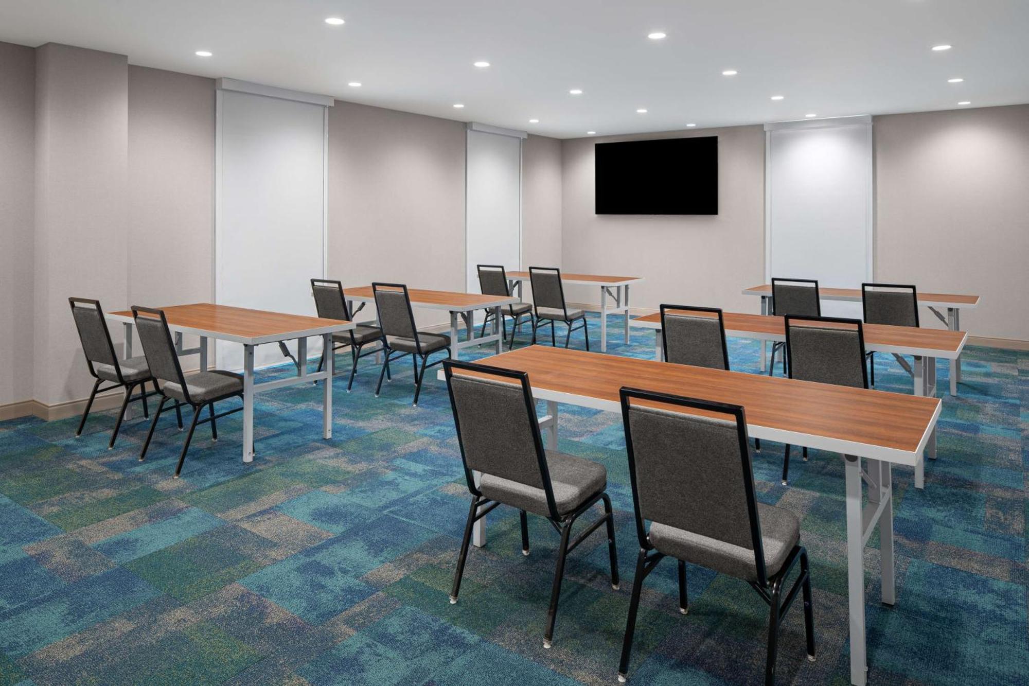 Home2 Suites By Hilton Des Moines At Drake University Ngoại thất bức ảnh