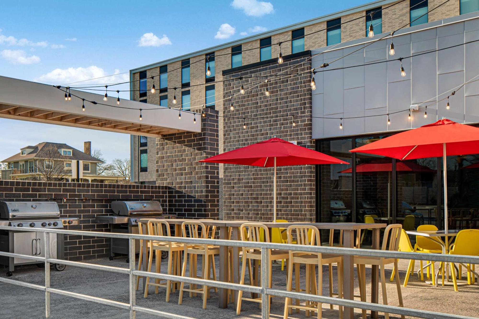 Home2 Suites By Hilton Des Moines At Drake University Ngoại thất bức ảnh