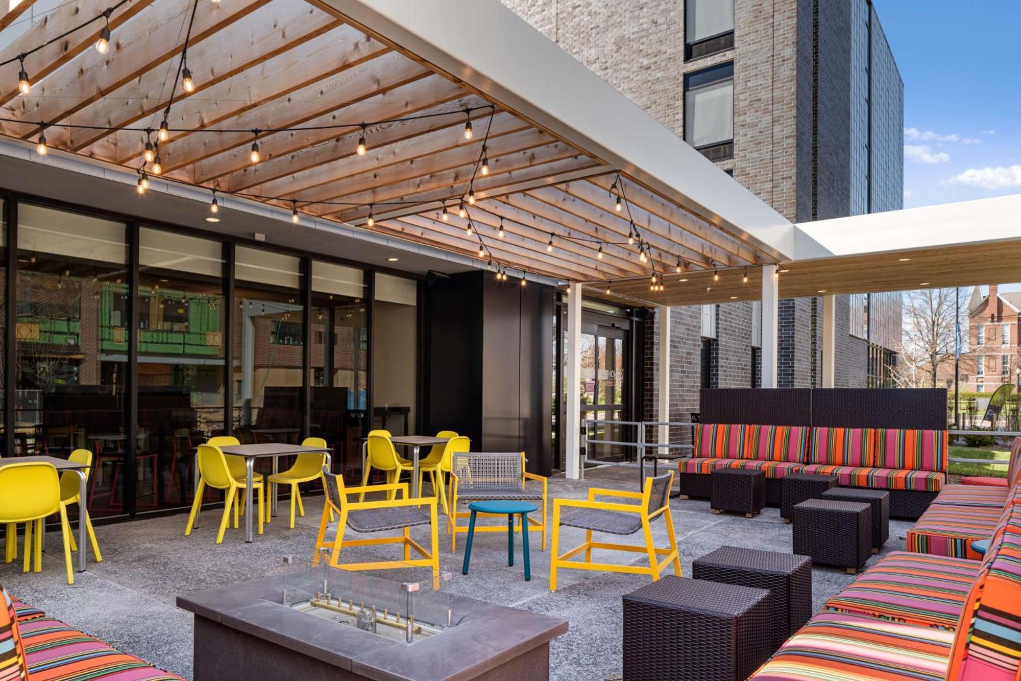 Home2 Suites By Hilton Des Moines At Drake University Ngoại thất bức ảnh